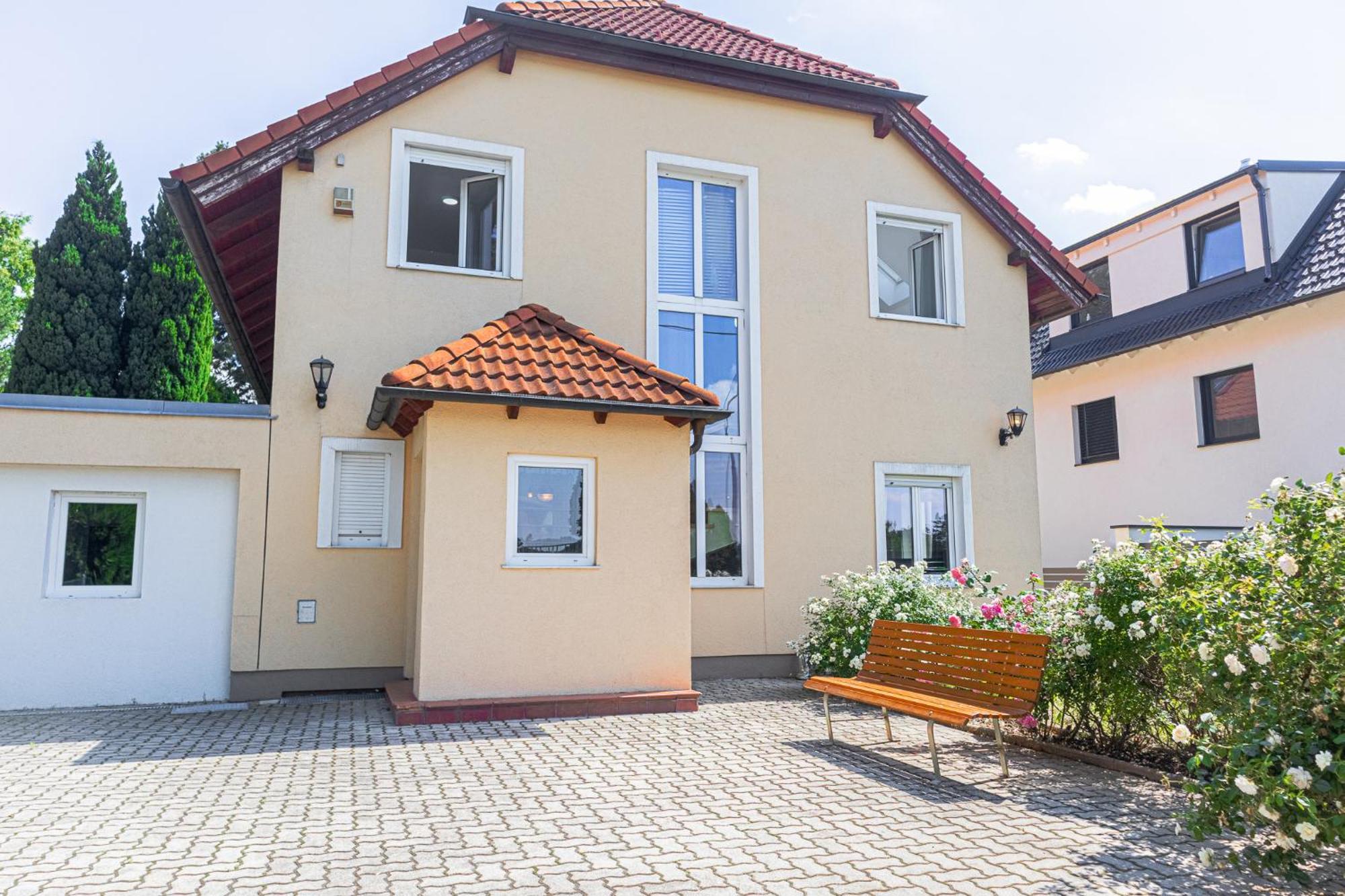 Apartment Exquisite In Shared With Garden & Parking *