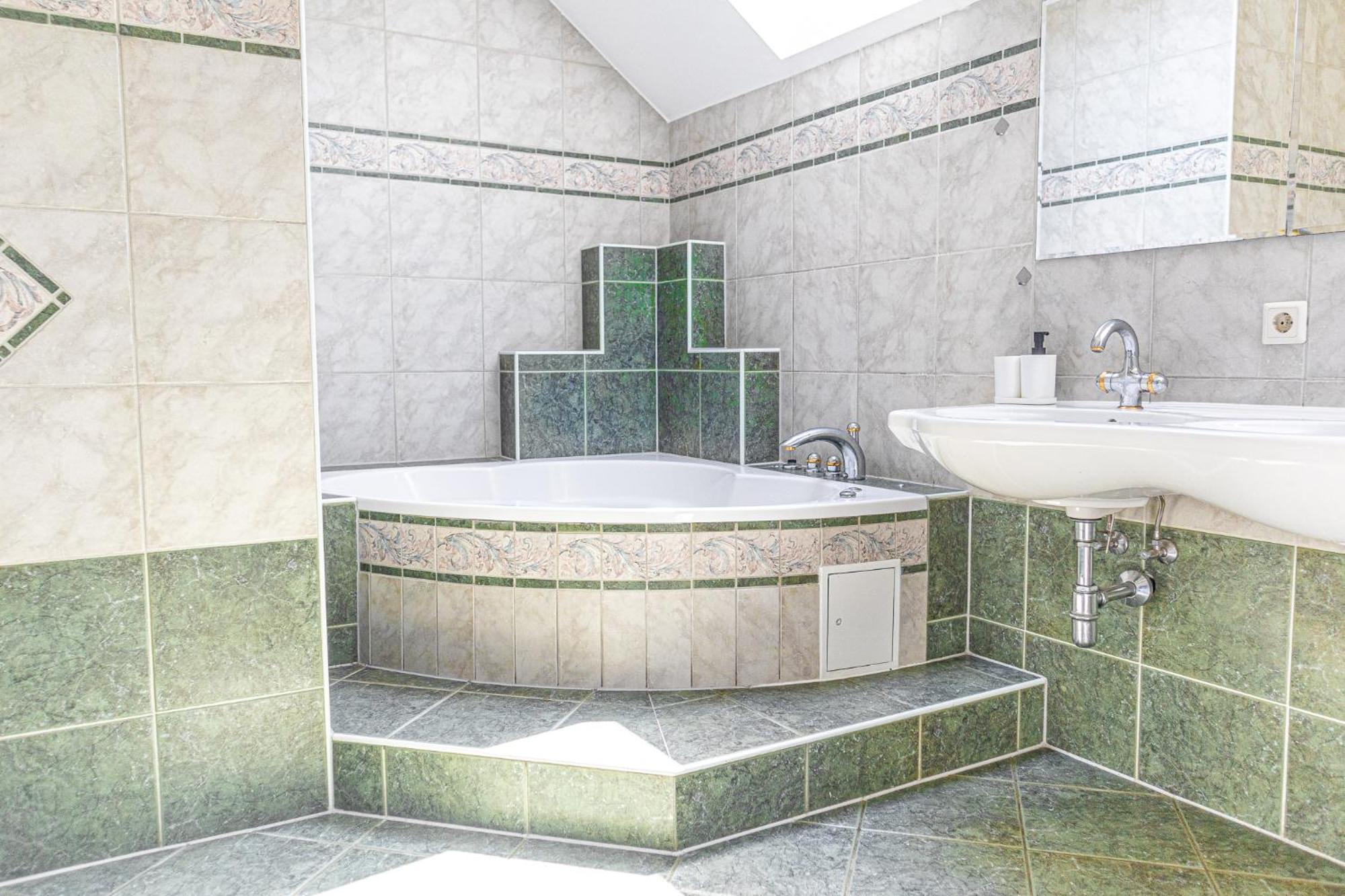 Exquisite In Shared With Garden & Parking Appartamento